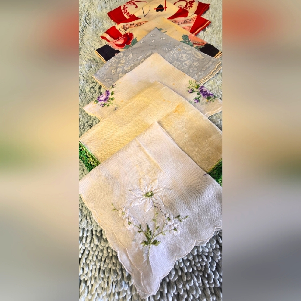 LOT of 7 Vintage Hankerchiefs - Picture 8 of 14